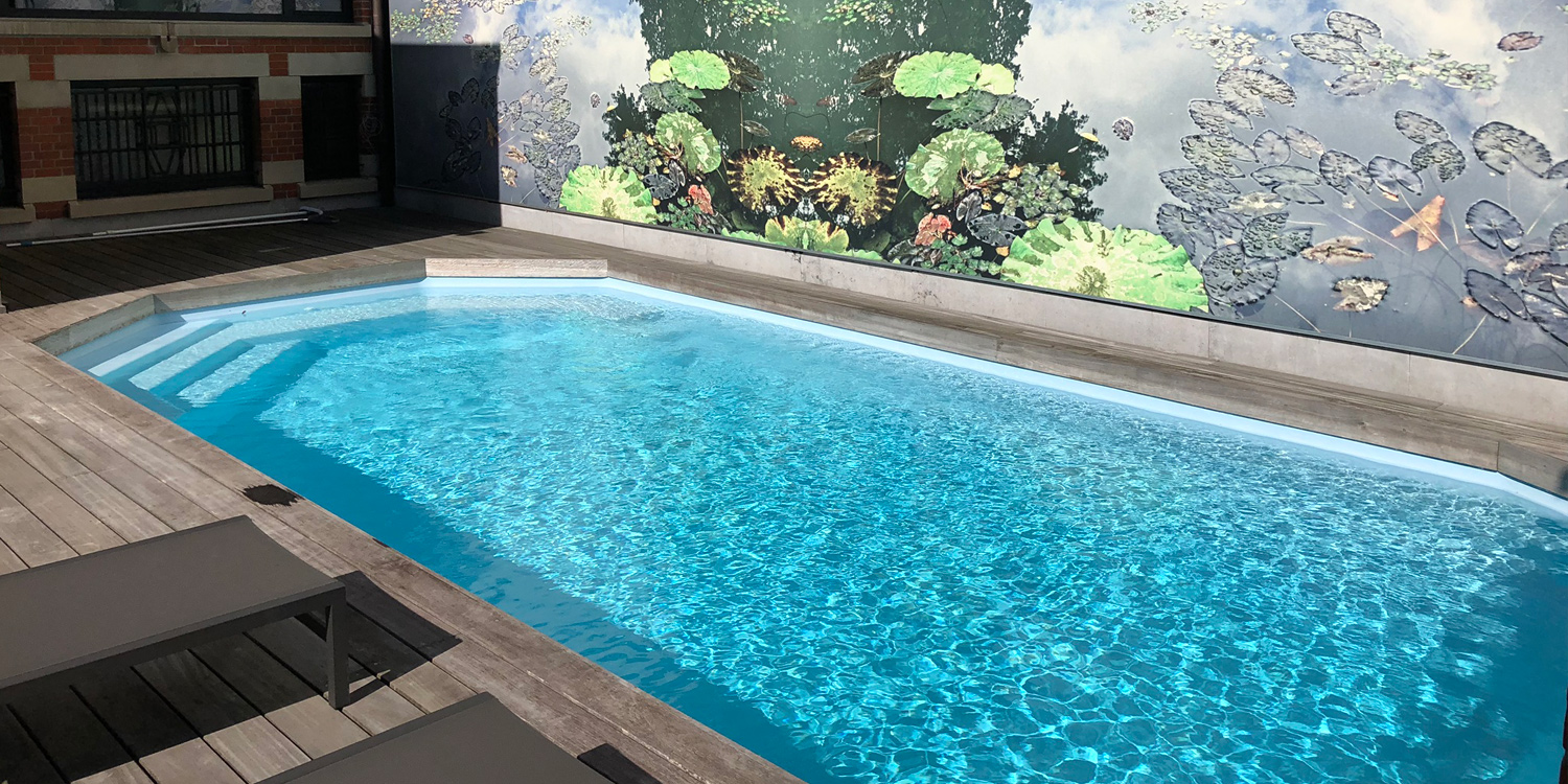 Piscine en béton brut