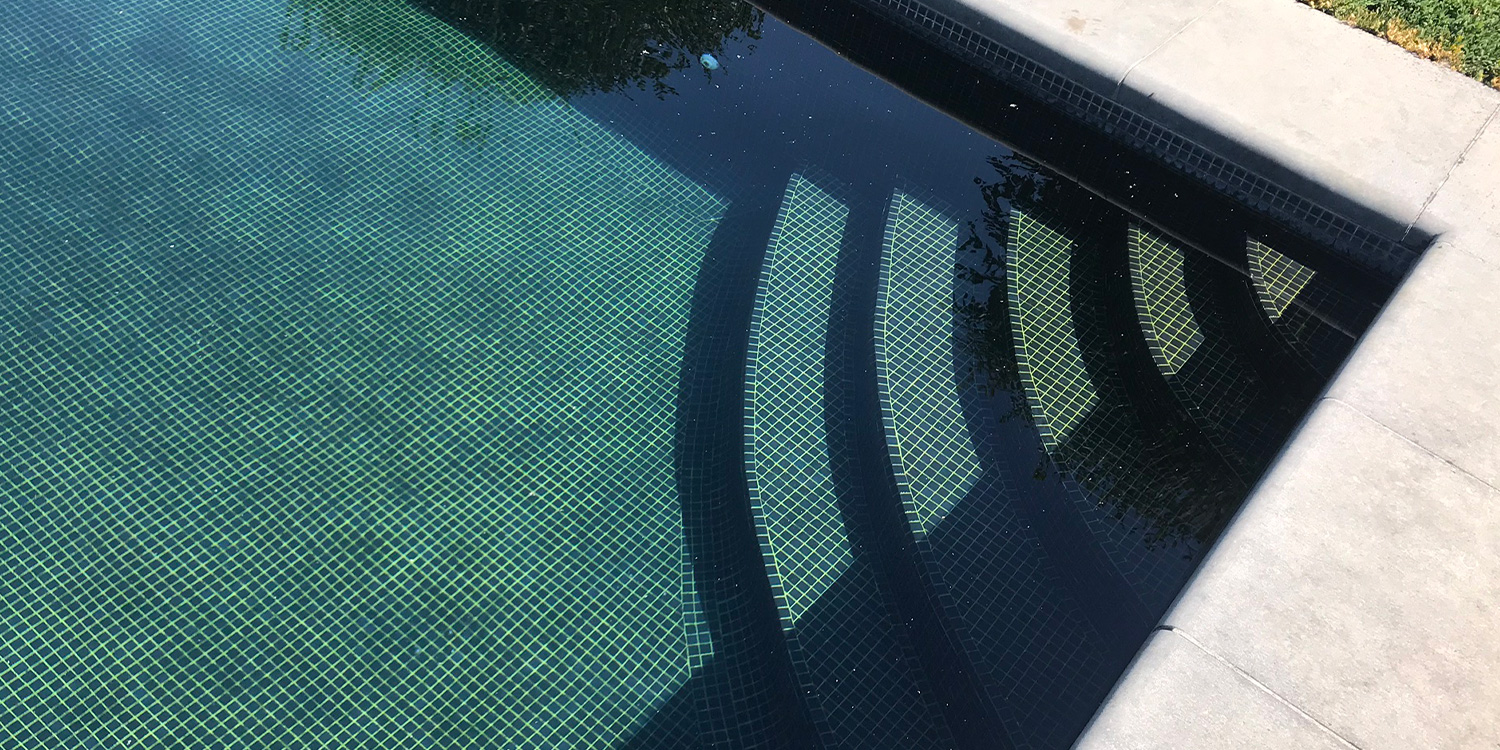 Piscine extérieure en mosaïque Namurois